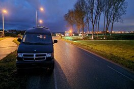 Auto te water na botsing op grens Heemskerk/Uitgeest