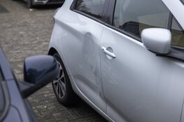 Gevel Albert Heijn licht beschadigd na ongeval in Uitgeest