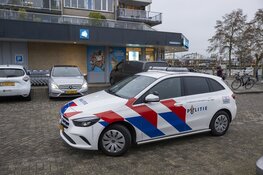 Gevel Albert Heijn licht beschadigd na ongeval in Uitgeest