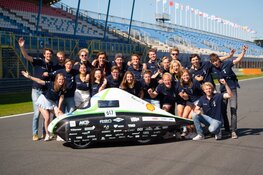 Thomas uit Uitgeest wint met zijn team de Eco-marathon op TT Circuit Assen met indrukwekkende efficiëntie