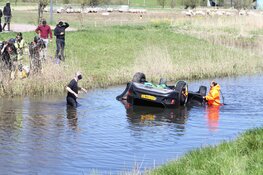 Ernstig incident: auto op de kop te water bij Heemskerk