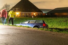 Auto te water in Uitgeest