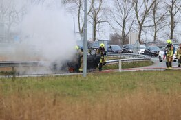 Auto in brand op afrit A9 bij Uitgeest