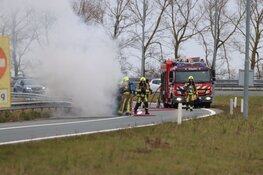 Auto in brand op afrit A9 bij Uitgeest
