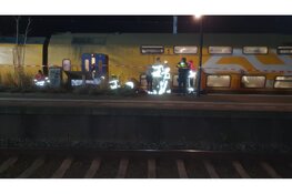 Persoon zit vast tussen trein en perron in Castricum