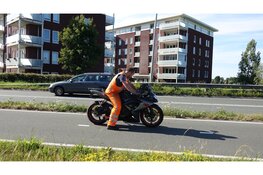 Motorrijder vliegt uit bocht op N203