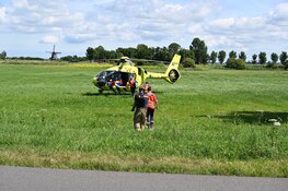 Auto slaat over de kop bij afrit A9 Akersloot