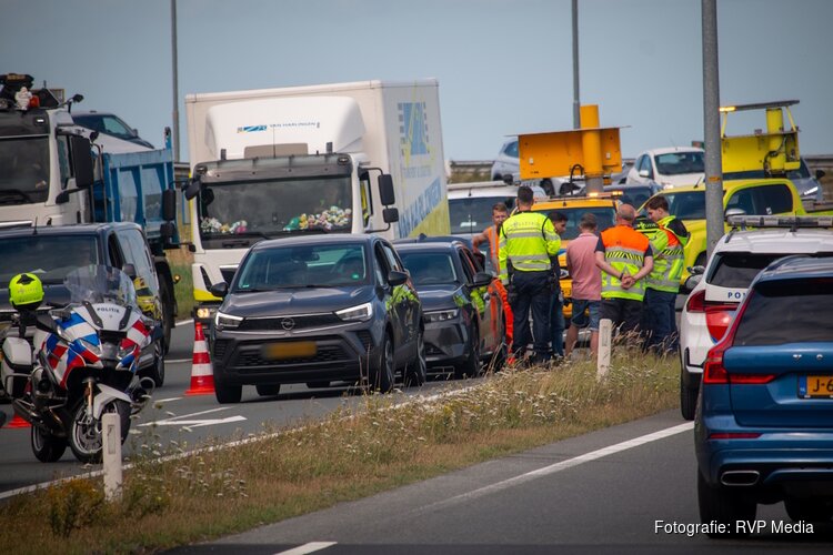 Schade en oponthoud na aanrijding op afrit A9 bij Uitgeest