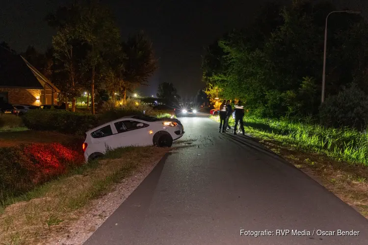 Man (83) rijdt auto in greppel in Uitgeest