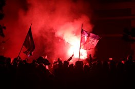 Demonstratie tegen AZC in Uitgeest: veel mensen op de been