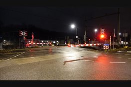 Grote spoorwegstoring tussen Beverwijk en Uitgeest. Brandweer en ProRail doen onderzoek in spoortunnel