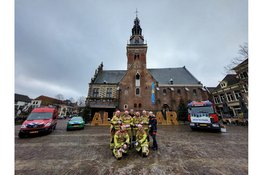 De brandweer wenst inwoners Veilige Feestdagen met kersthanger over 112 en het geen spoed-nummer