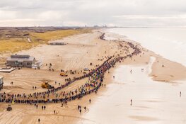 Strand, wind en topsport: 21.500 deelnemers openen sportjaar in Egmond aan Zee