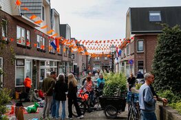 Gezellige drukte op vrijmarkt Uitgeest