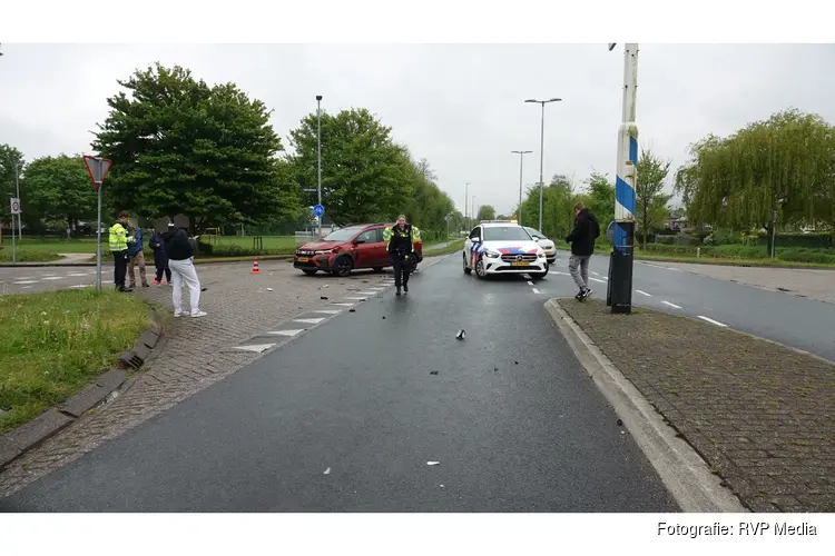 Schade en aanhouding na ongeval in Uitgeest