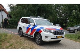 Waardetransport belandt op zijkant in sloot langs Busch en Dam in Uitgeest
