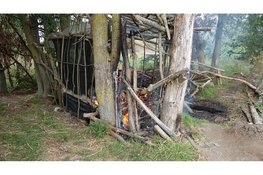 Boomhut vliegt opnieuw in brand in Uitgeest