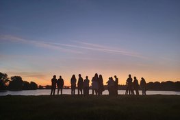 Walk Into the Light: Vroege ochtendwandeling met aandacht voor suïcidepreventie vanuit Geestmerambacht