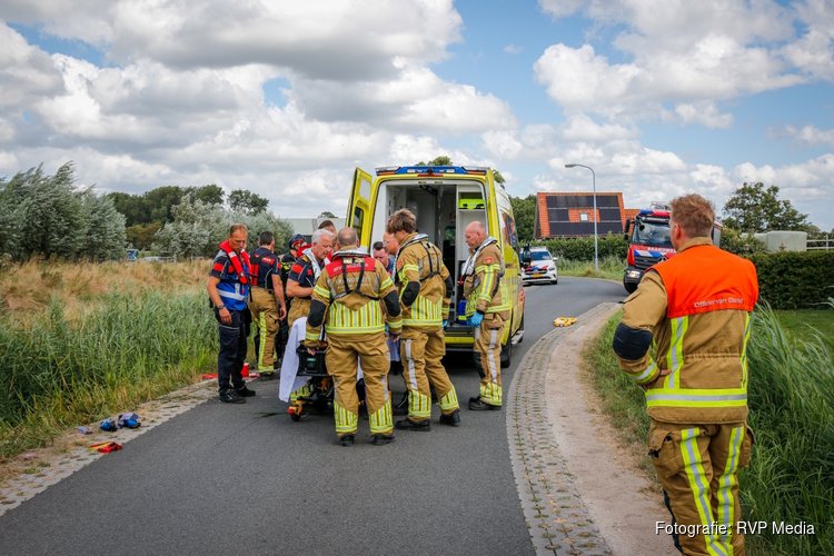 Wielrenner gewond na val in water Uitgeest