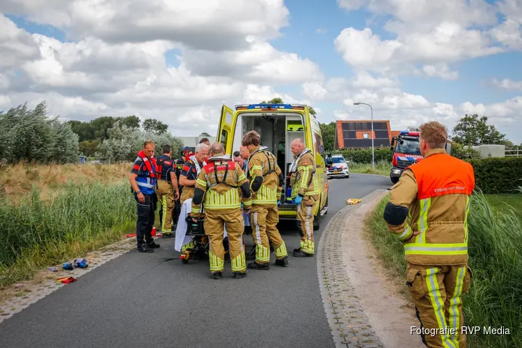 Wielrenner gewond na val in water Uitgeest